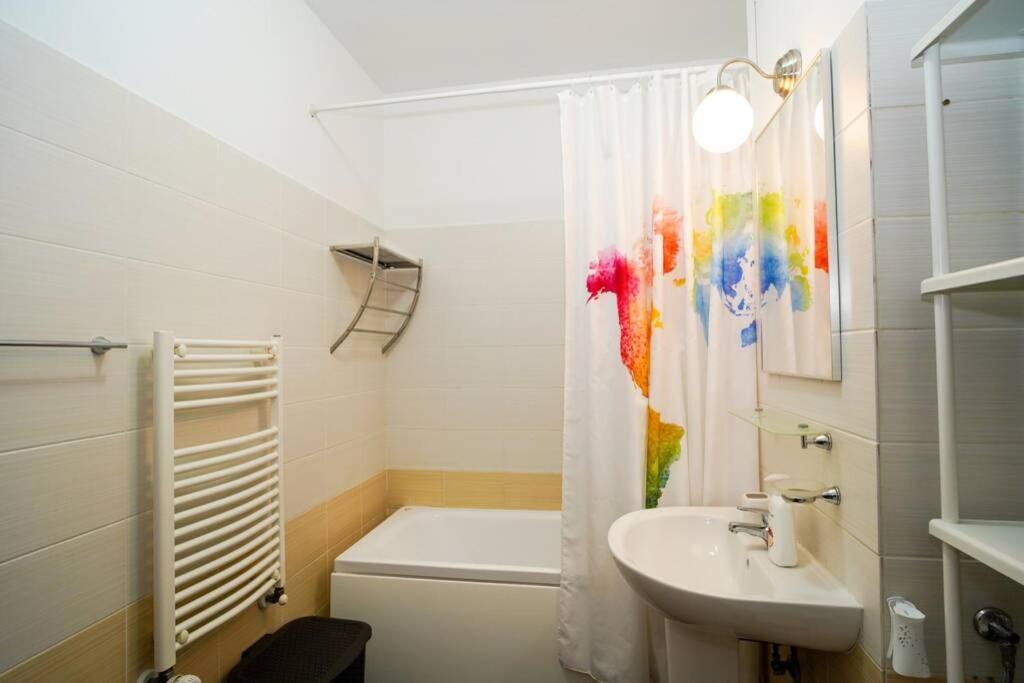 Sky Modern 1 Bedroom Apt W Free Parking Букурещ Екстериор снимка