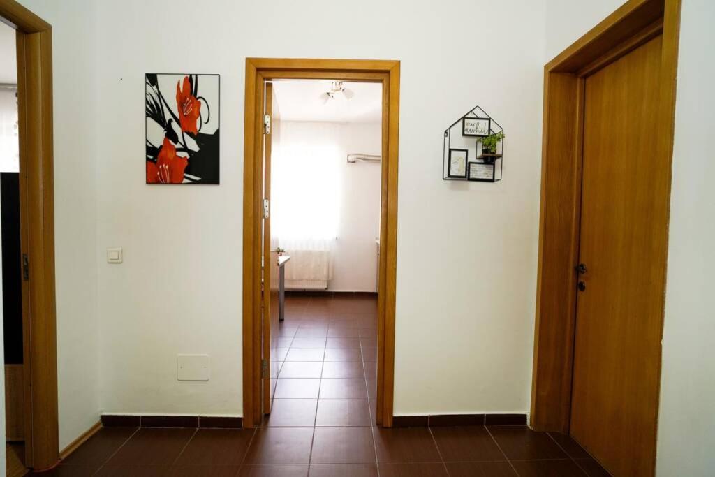 Sky Modern 1 Bedroom Apt W Free Parking Букурещ Екстериор снимка